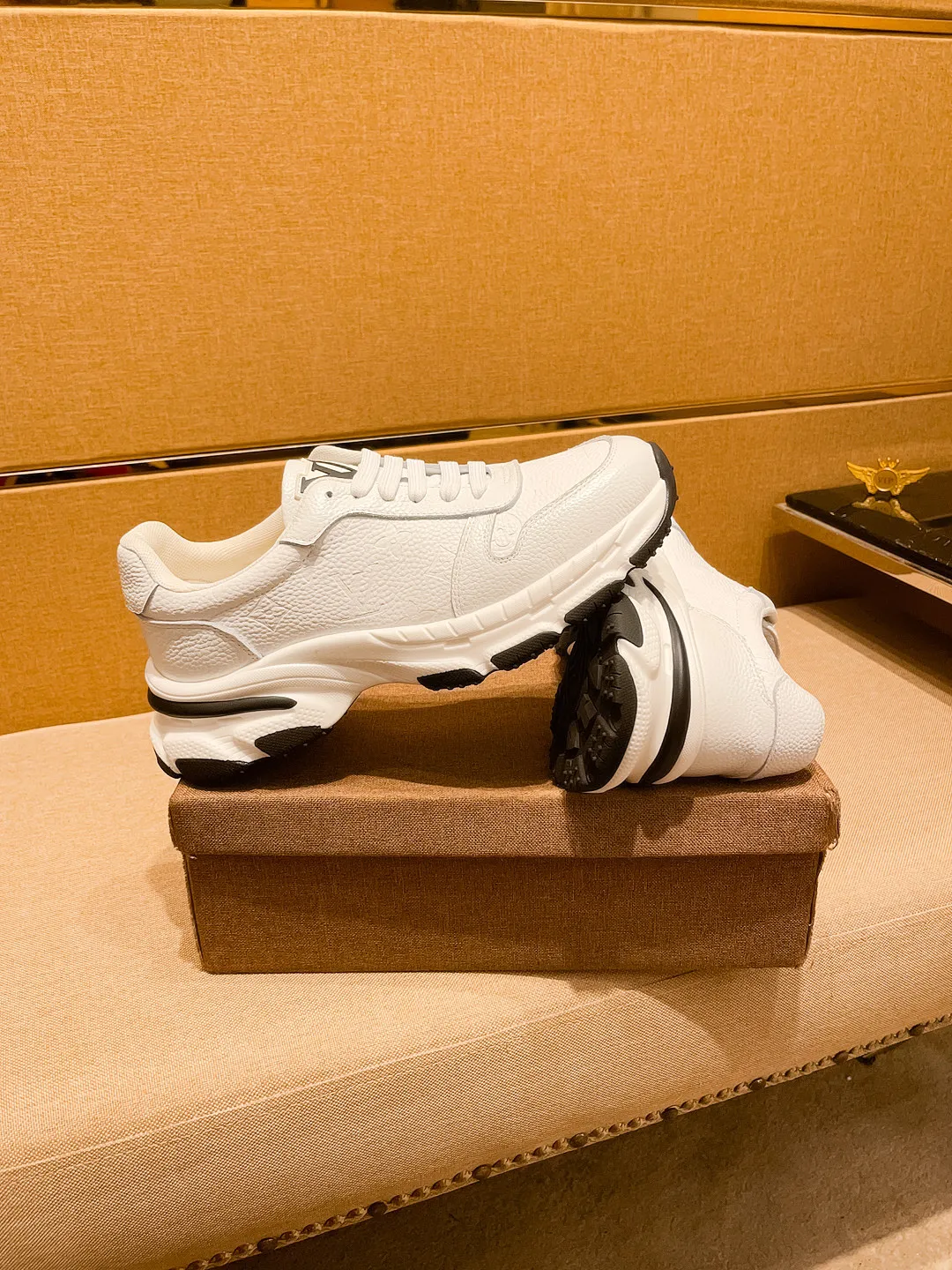 Men's shoes💰 460💰👍[LV]🔥🔝Louis Vuitton, a high-end men's shoe brand, official website 1:1 latest masterpiece: the upper is made of Italian imported first-layer cowhide🔥Official website original special technical cloth fabric matching🔥Original comfortable and breathable lining➕Original designated non-slip outsole🔥Make walking more convenient and comfortable! An exclusive new model, a stunning work, a beautiful 1:1 replica [color] compared to the official quality! Create a fashionable personality to set off your uniqueness! A must-have for trendy men! 🔥, sizes: 38-44. color:.     2⃣️colors available🔥